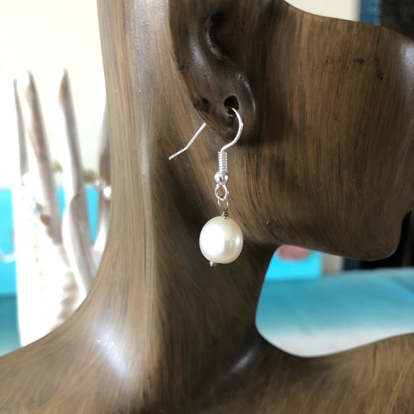 Fresh Water Pearl Necklace & Earrings - Picture 5 of 8